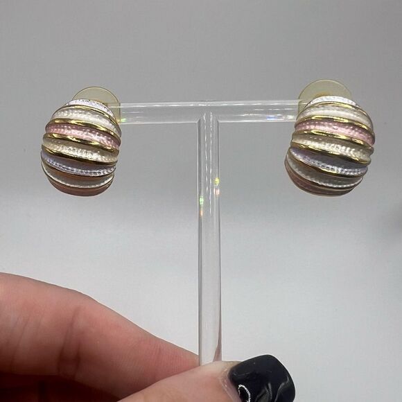 Vintage Pastel and Gold Tone Earrings - Picture 9 of 9